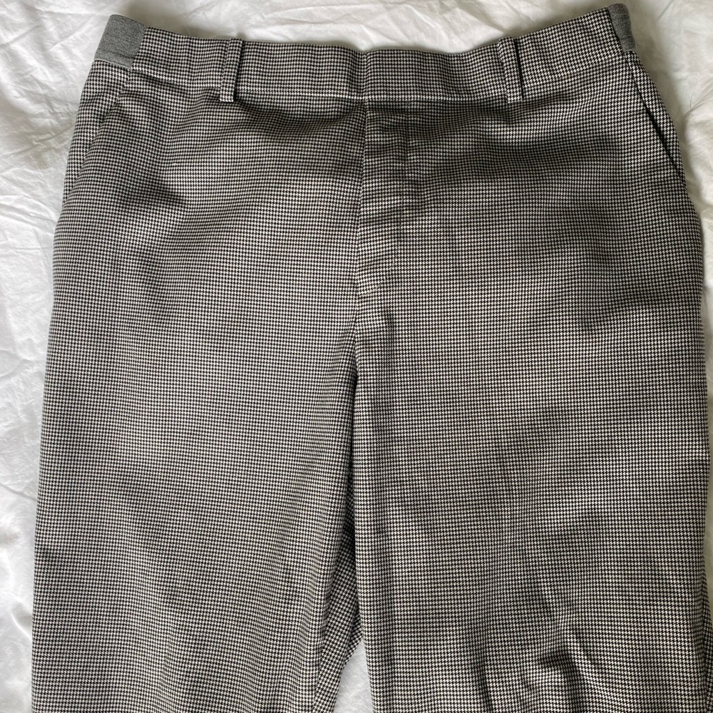 UNIQLO EZY Ankle Pants in women’s size L.